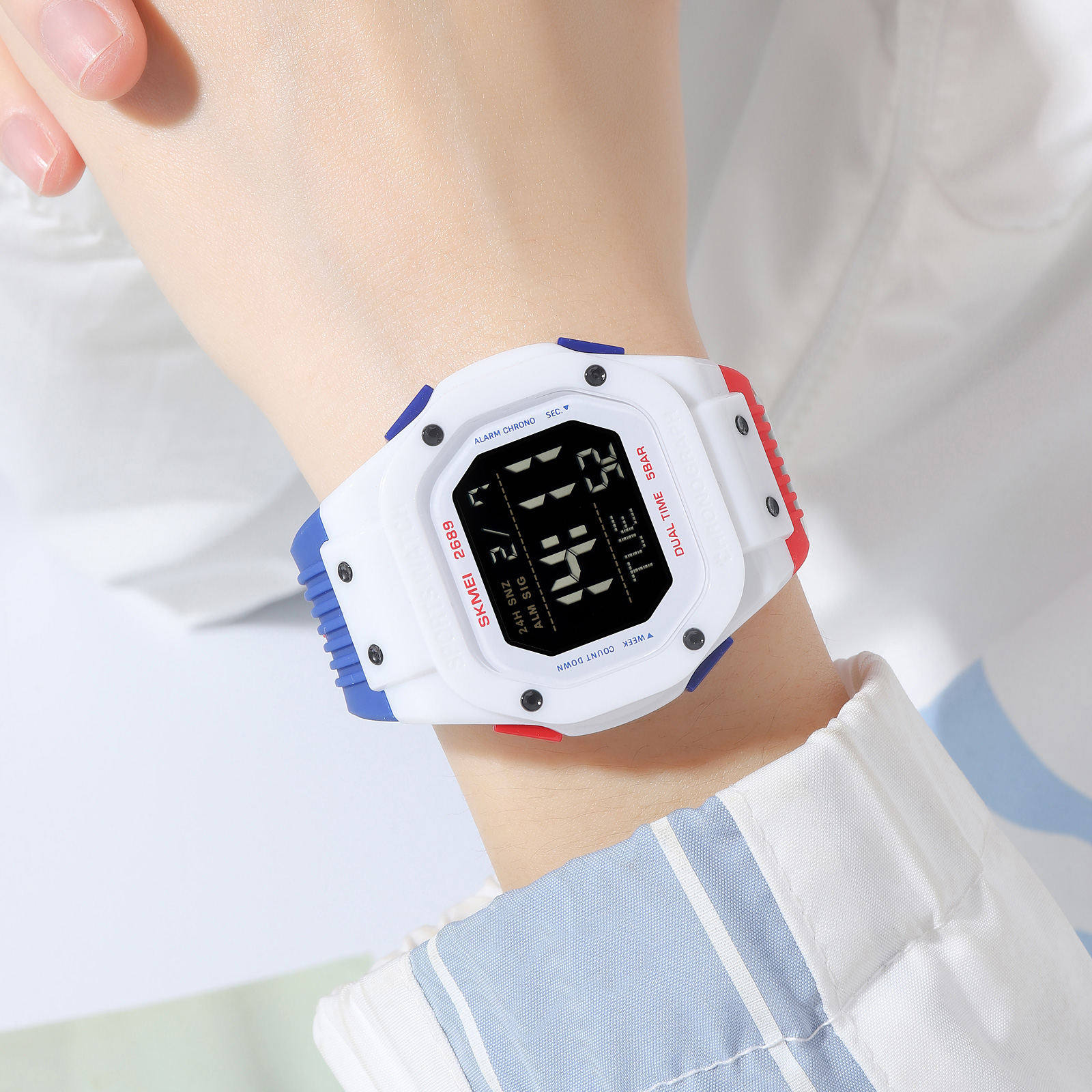 SKMEI 2689 Fashion Wristwatch  - Outdoor Lighting Zones 评论和价格